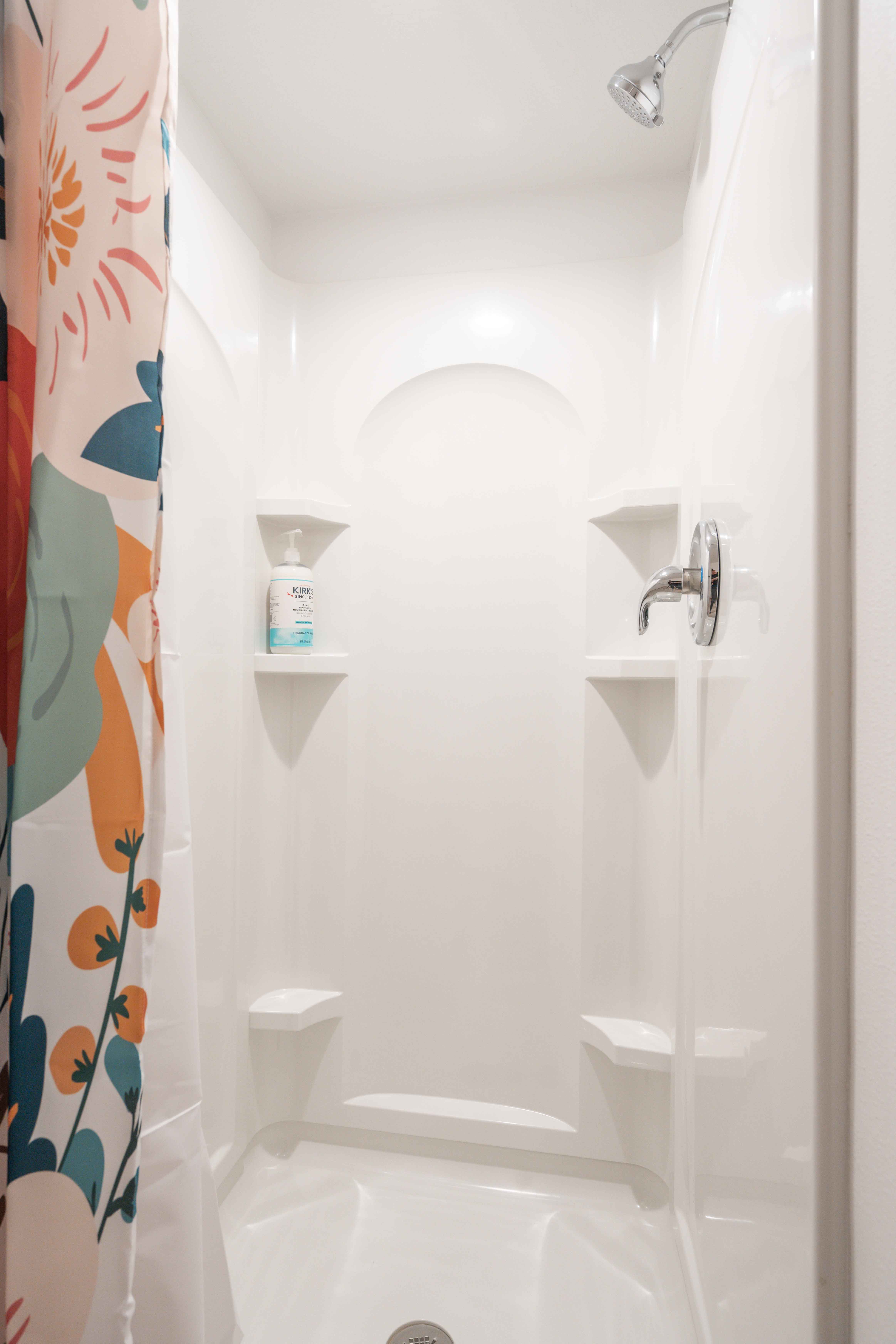 Second bathroom detail